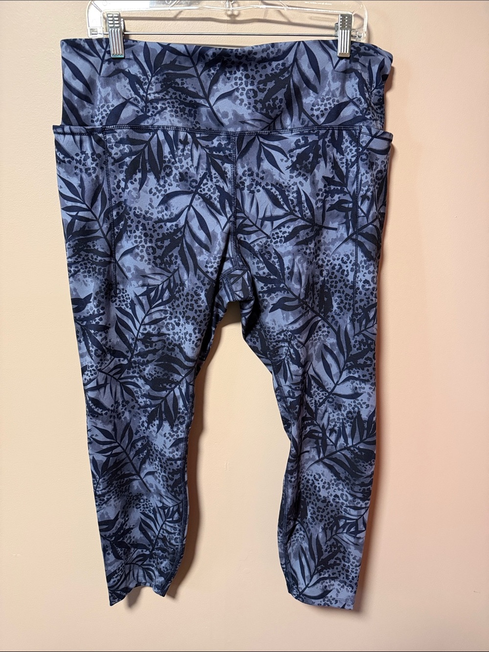 Avia Navy Leaf-Print Capri Leggings